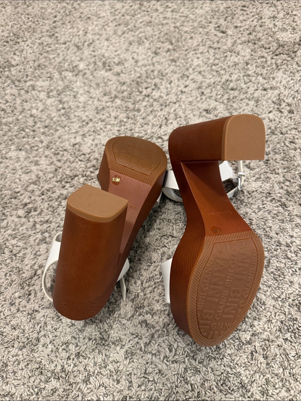 Gianni Bini White Leather Platform Sandals with Brown Wood-Effect Heel - Picture 4 of 4